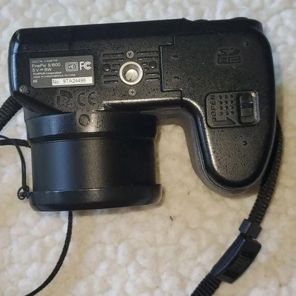 Fujifilm Finepix S1500 MP‎ 12X Image Camera, Strap & Lens Cover